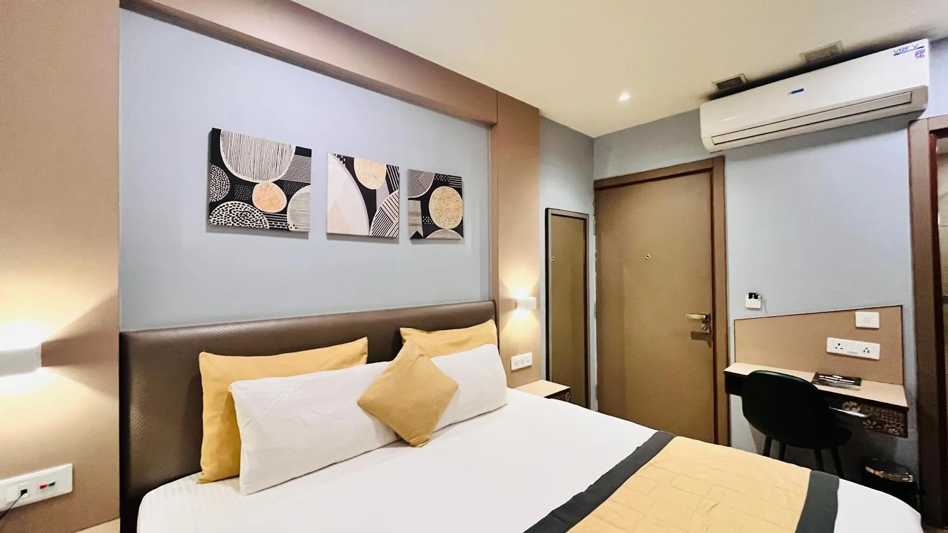 Western Blu Delhi  0*, Delhi (National Capital Territory of India)